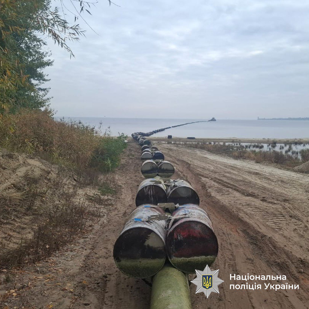 Поліцейські ліквідували незаконний намив понад 30 тисяч тонн піску на Кременчуцькому водосховищі
