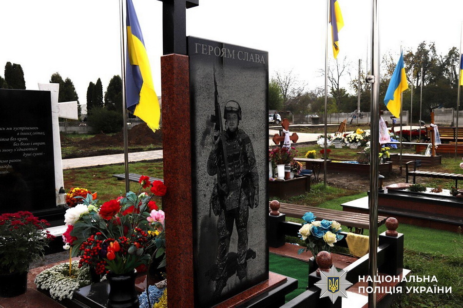 У Вінниці поліцейські вшанували пам’ять загиблого побратима Олексія Наборського - фото 2