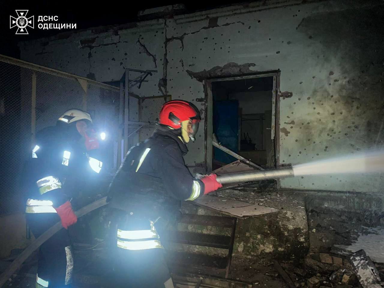 В Ізмаїлі атакували енергетичну і портову інфраструктуру - фото 3
