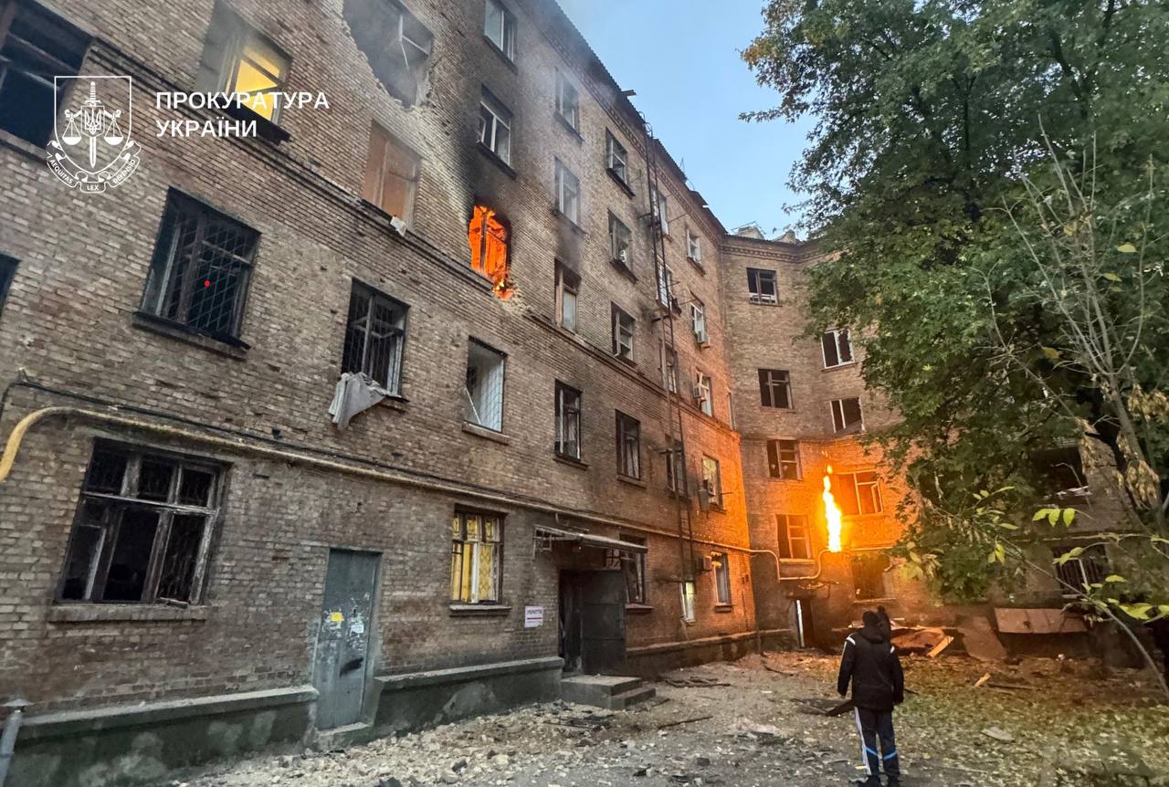 Двоє загиблих, 21 постраждалий: прокуратура розслідує воєнний злочин рф у Києві - фото 5