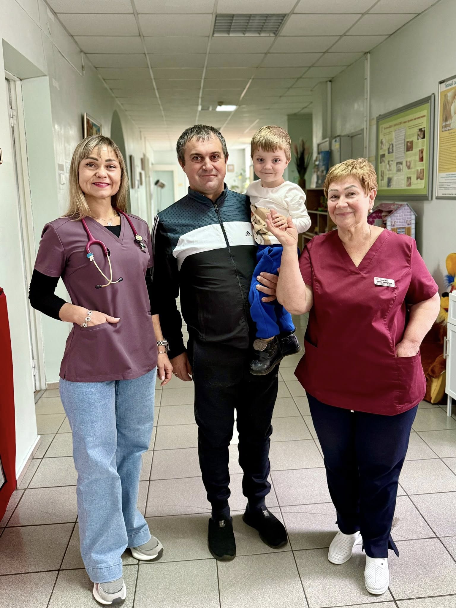 В Охматдиті врятували хлопчика з важким порушенням травлення та дихання - фото 7