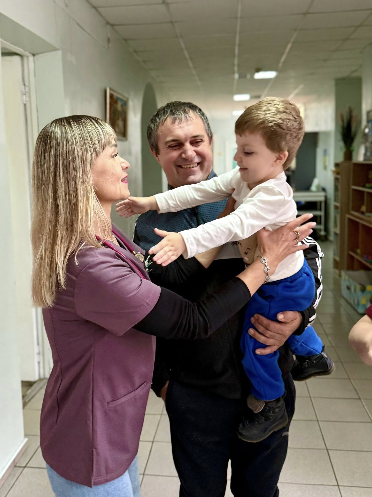 В Охматдиті врятували хлопчика з важким порушенням травлення та дихання - фото 3