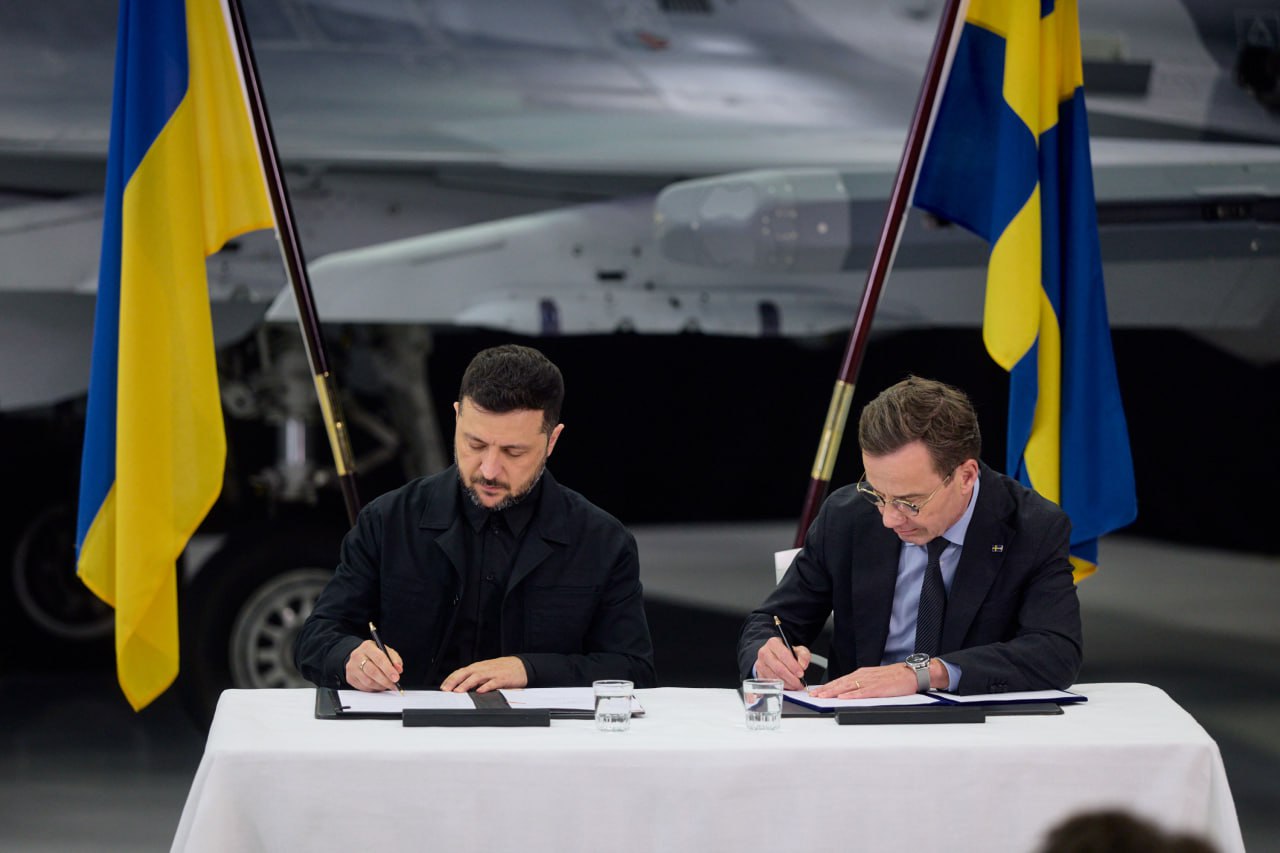 Україна хоче отримати 100 бойових літаків «Гріпен» зі Швеції – Зеленський