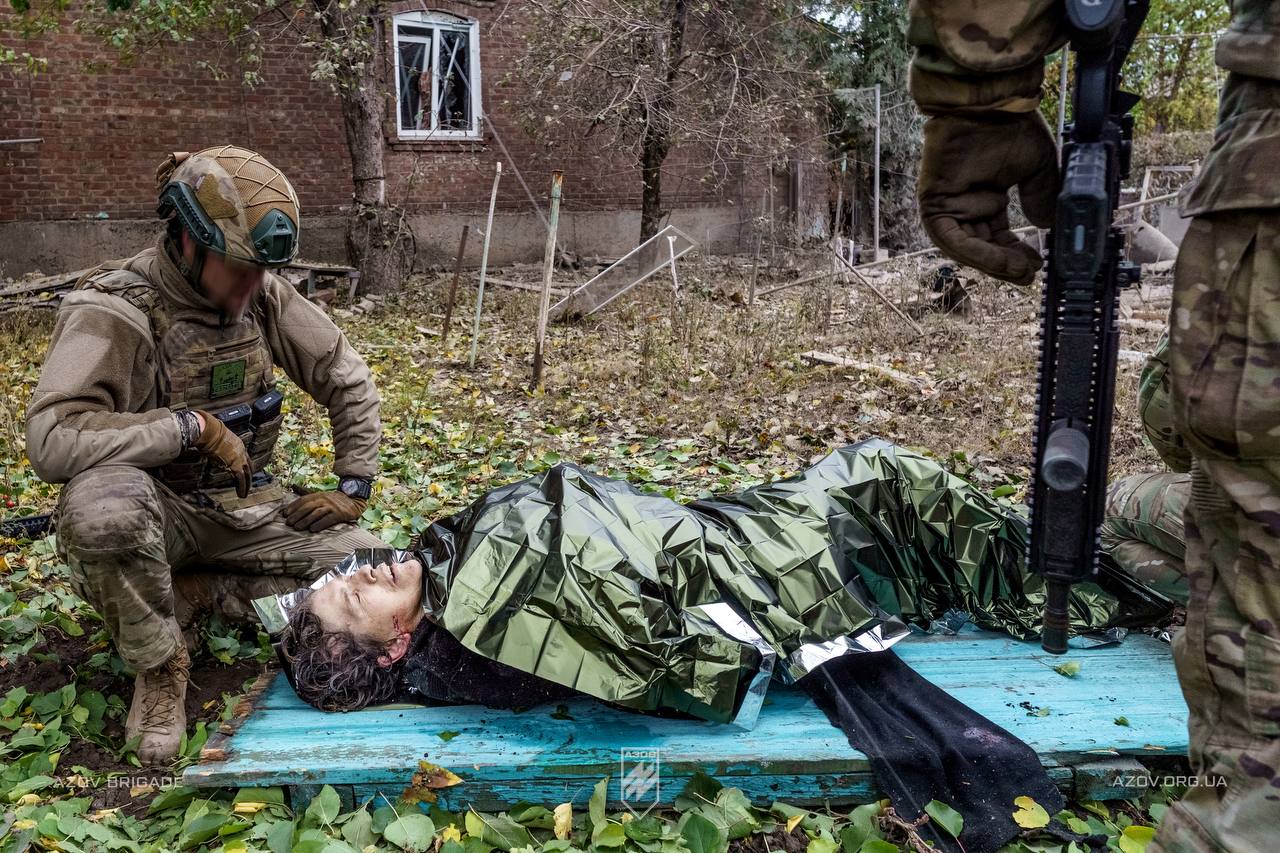 Бійці «Азову» і «Люті» врятували жінку з-під завалів у Костянтинівці - фото 2