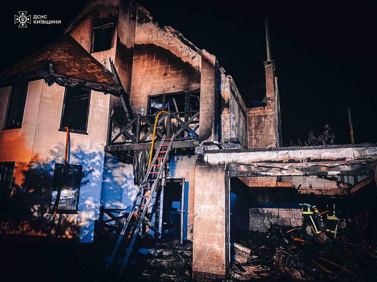 На Київщині рятувальники запобігли знищенню житлового будинку