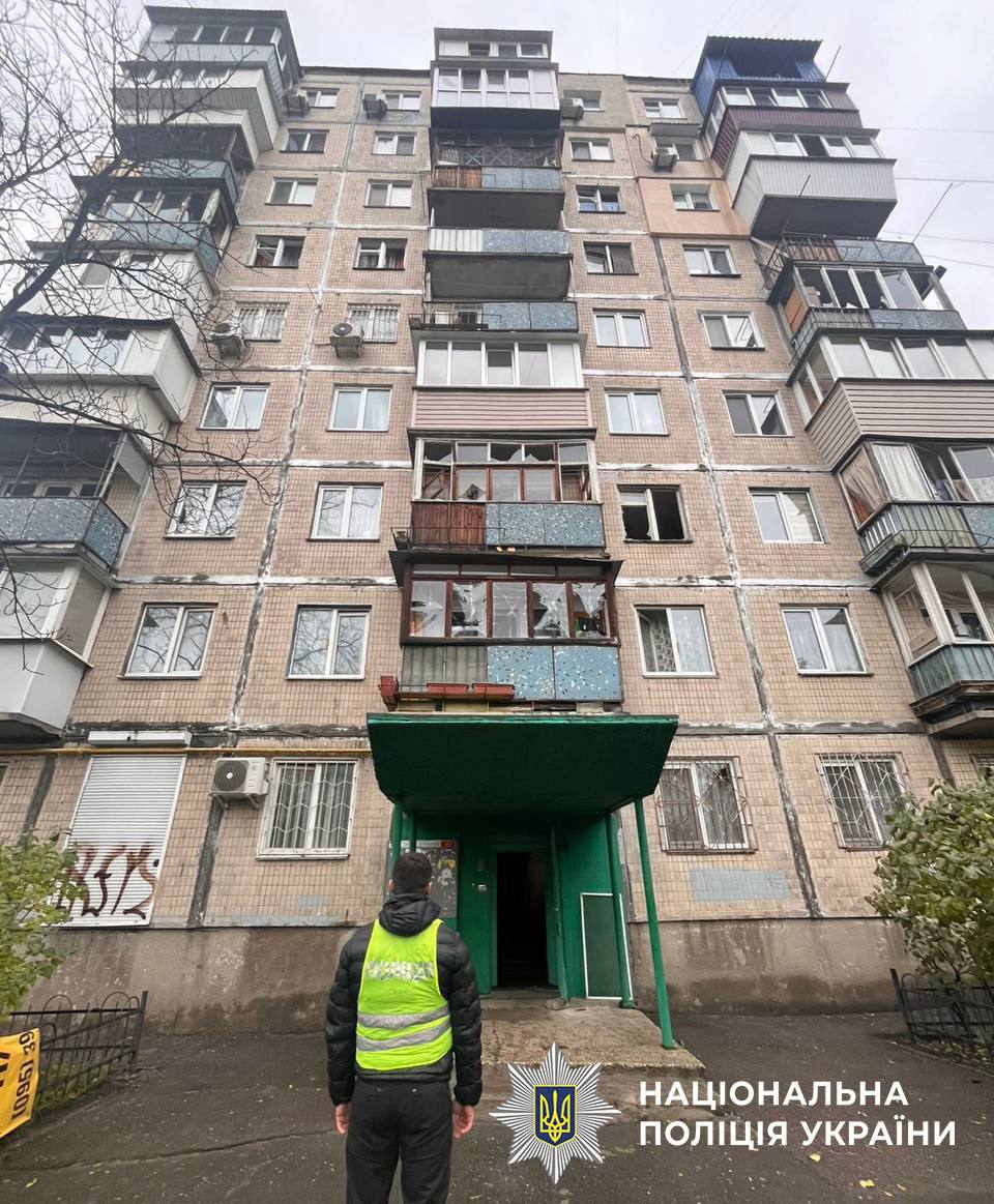 Київ оговтується від нічної ворожої атаки: серед постраждалих працівник поліції