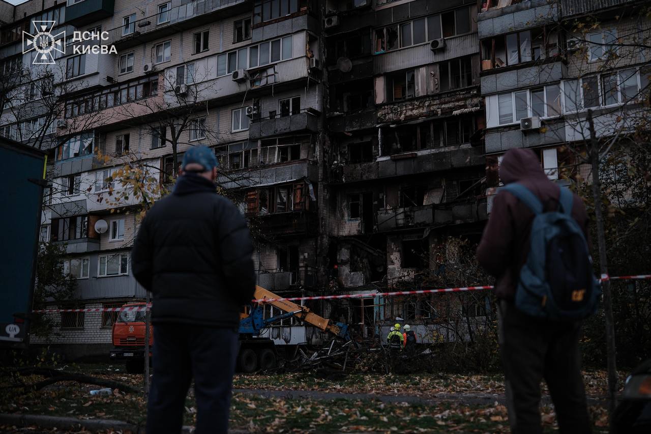 У Києві вночі «Шахед» атакував багатоповерхівку: є загиблі - фото 2