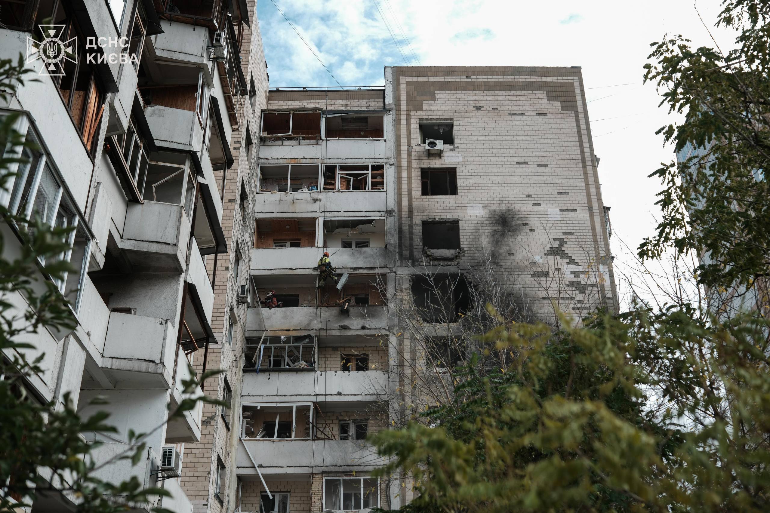 У Києві завершили ліквідацію наслідків ворожого обстрілу