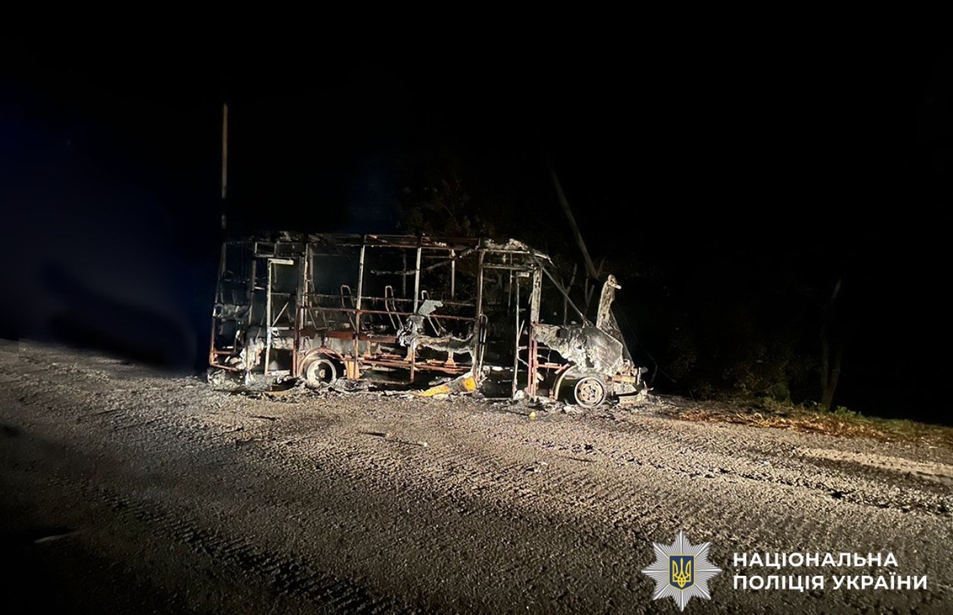 Росіяни знищили автобус на Сумщині: є загиблий і поранені