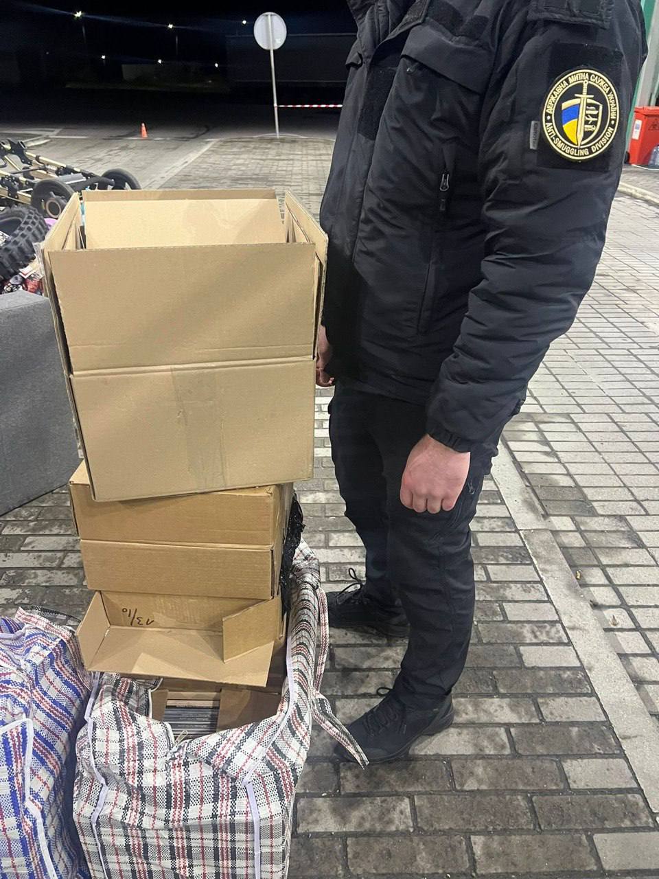 Ексклюзивну колекцію платівок відомих світових виконавців вилучили на кордоні зі Словаччиною