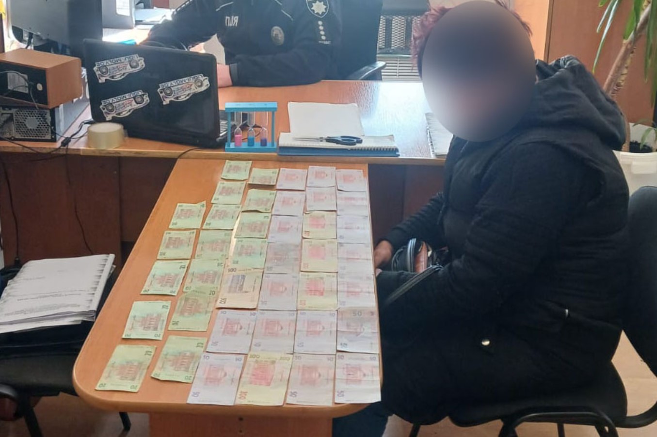 Жінка викрала скриньку для пожертв ЗСУ на Львівщині