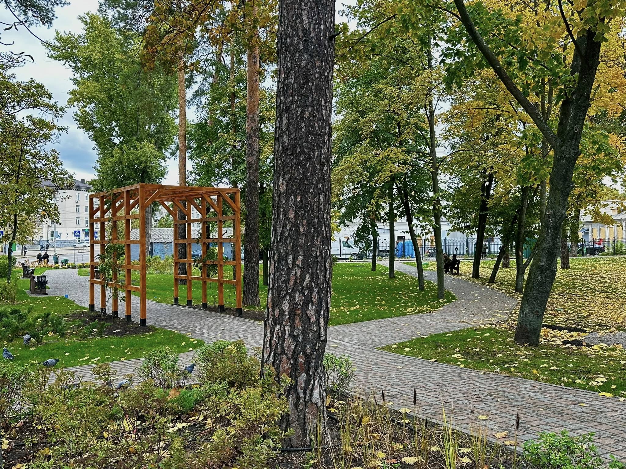 У Києві облаштували 10 нових мініскверів: перелік локацій