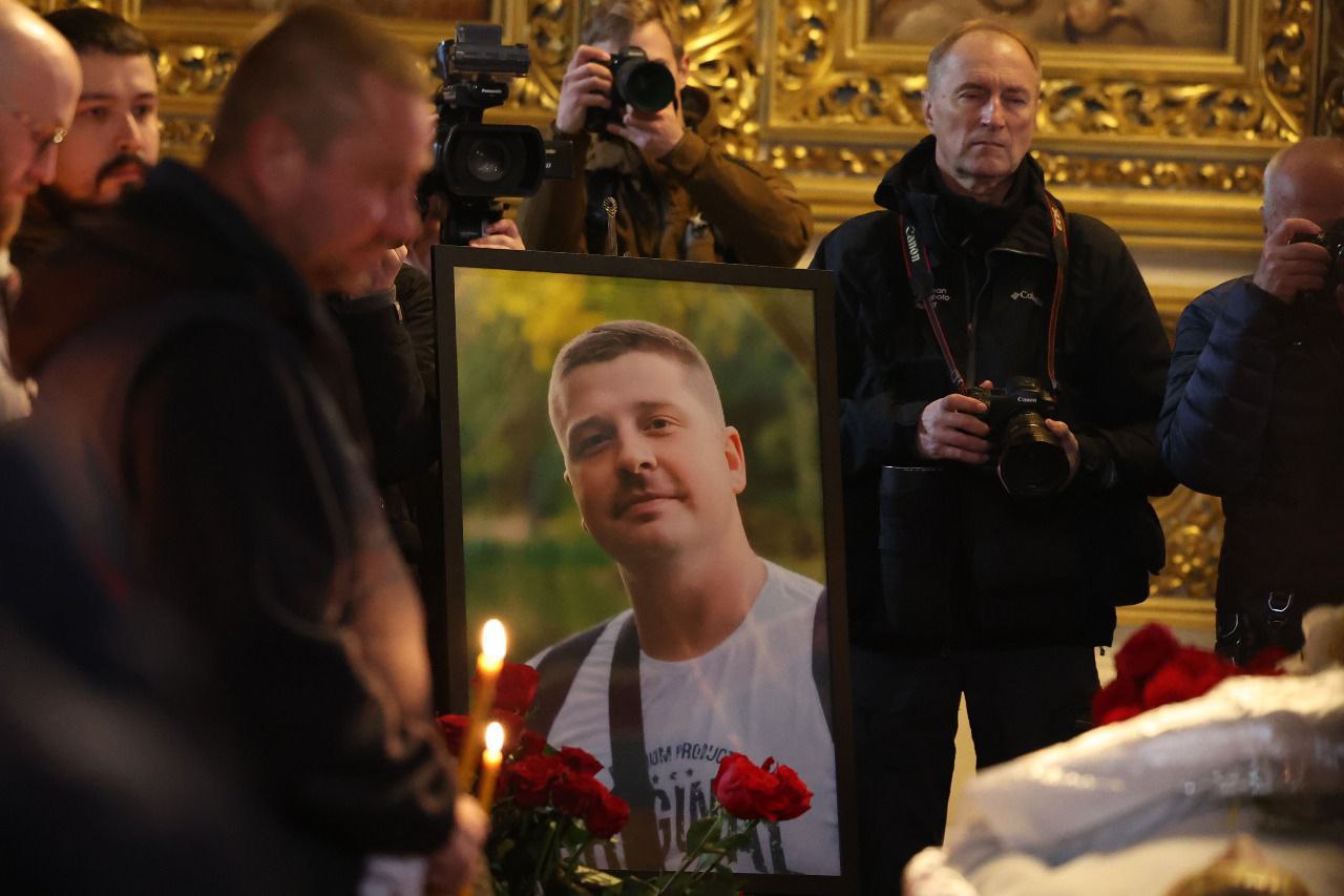 У Києві попрощалися з журналісткою та оператором FreeДом, які загинули від удару російського дрона - фото 9