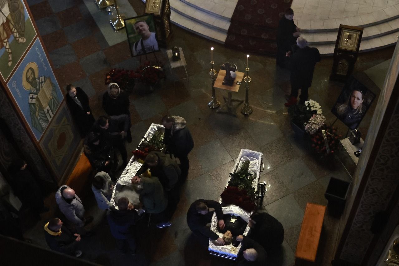 У Києві попрощалися з журналісткою та оператором FreeДом, які загинули від удару російського дрона - фото 2