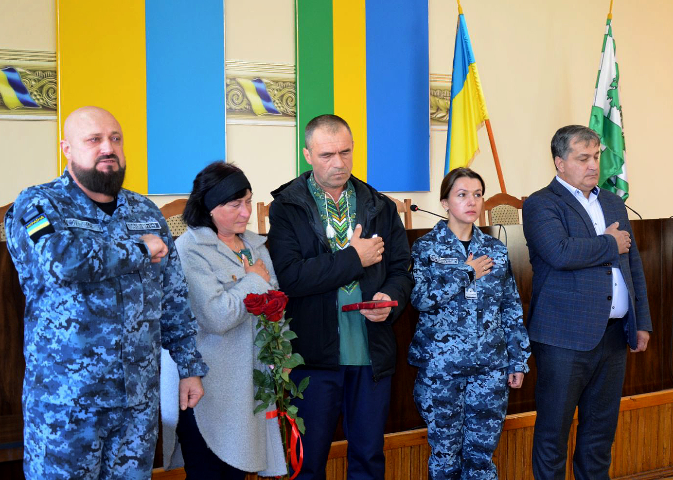 Батькам полеглого моряка-прикордонника з Вінниччини передали державну нагороду - фото 9