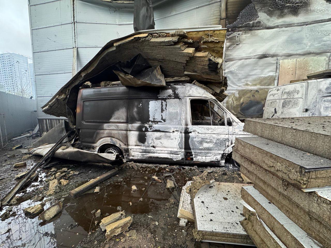 Під час балістичного удару по Києву пошкоджено понад 20 «швидких» - фото 4