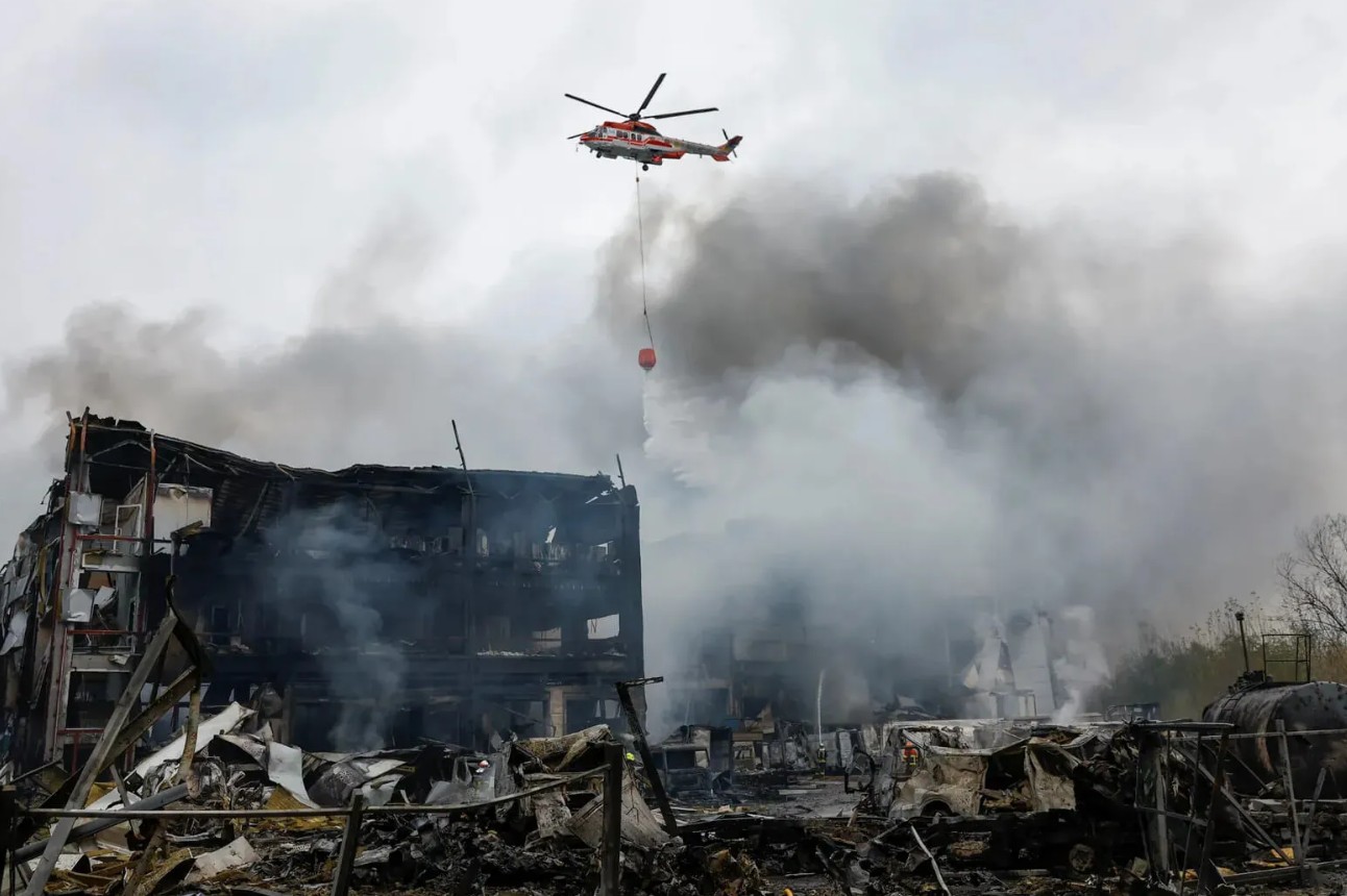 МОЗ запевняє: після атаки на склад «Оптіма-Фарм» дефіциту ліків в Україні не буде