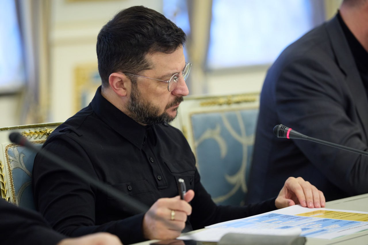 Зброя, ліки, фінанси: Зеленський розповів про нараду з урядом