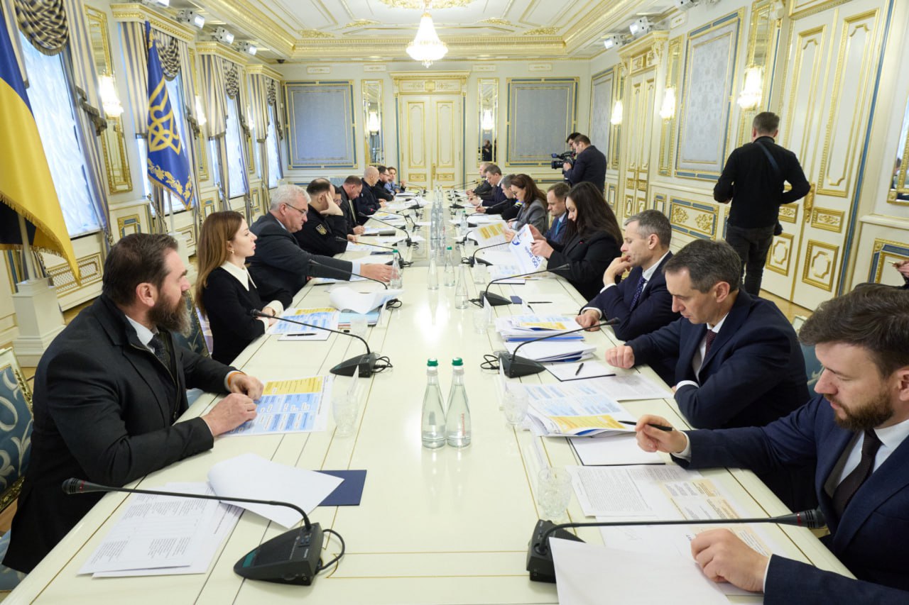 Зброя, ліки, фінанси: Зеленський розповів про нараду з урядом - фото 2