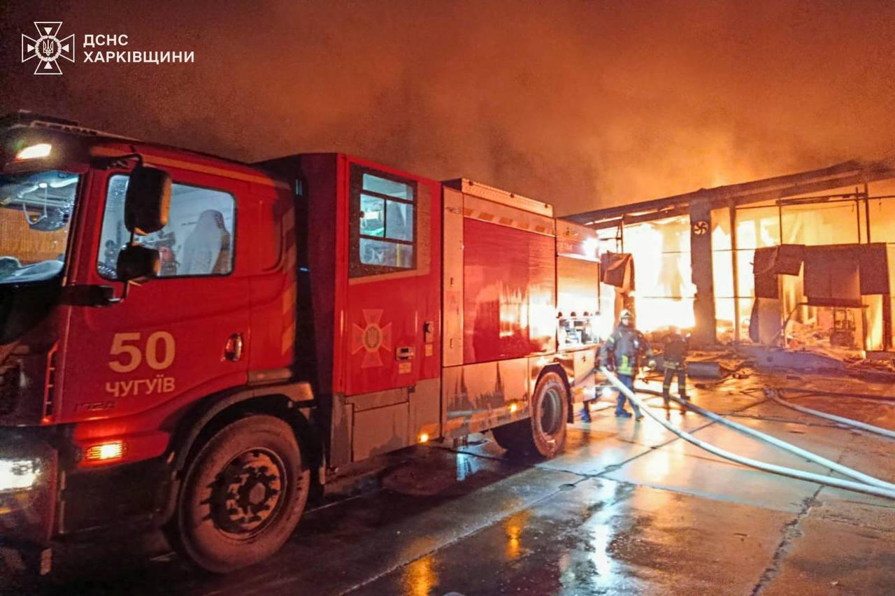 На Харківщині рятувальники ліквідували пожежі, спричинені ударами ворожих безпілотників - фото 3