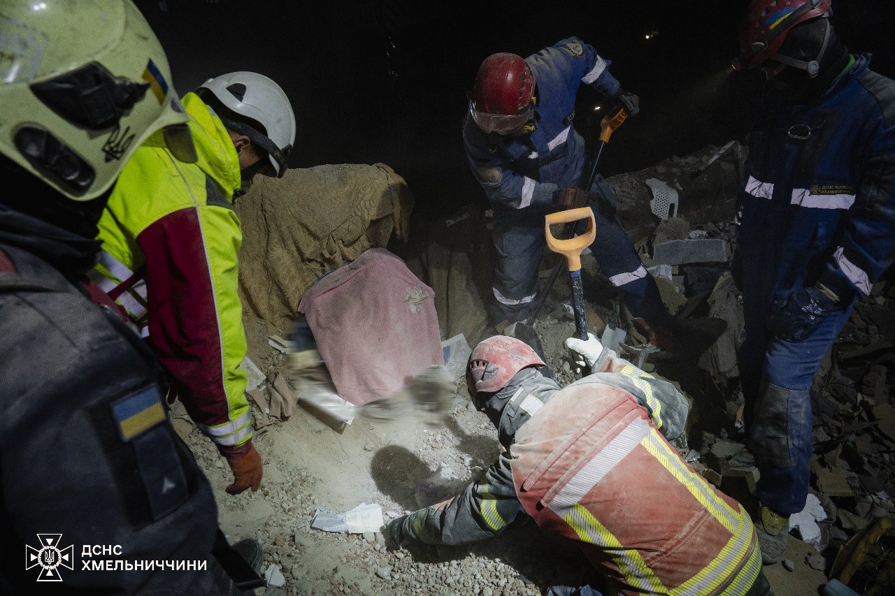 Вибух у Хмельницькому: під завалами виявили тіла двох людей