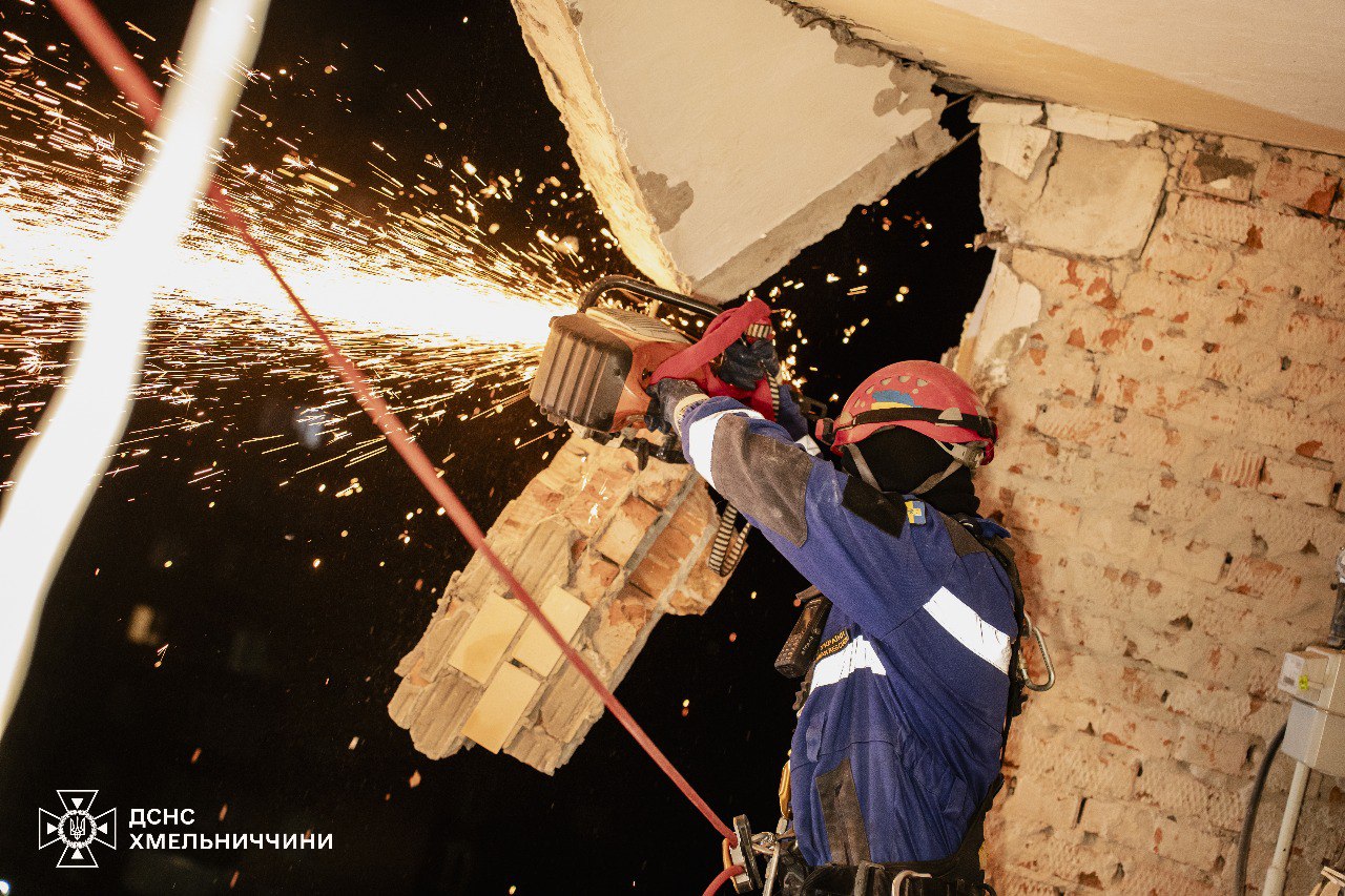 Вибух у Хмельницькому: під завалами виявили тіла двох людей - фото 4