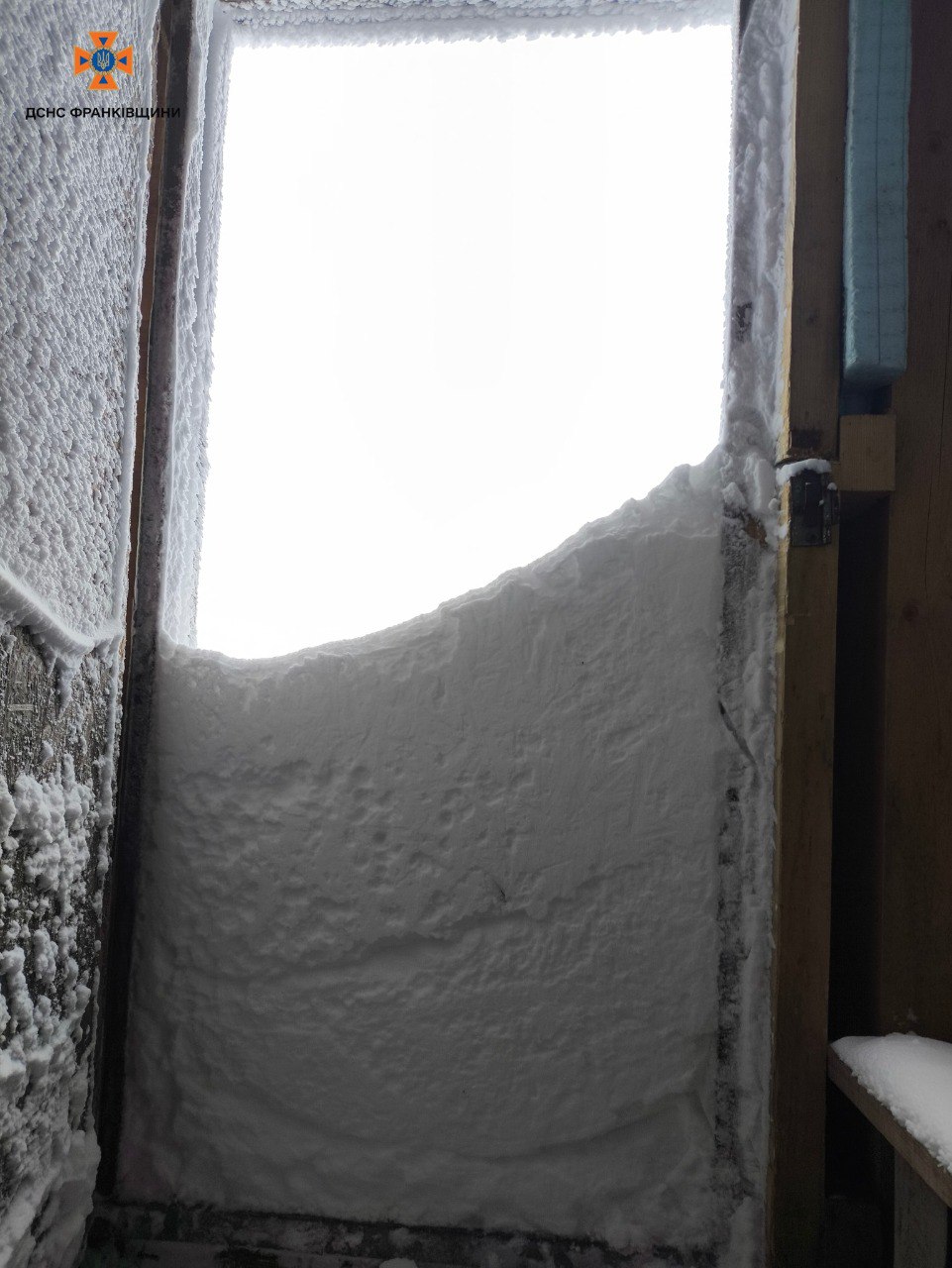 До 80 см снігу насипало на горі у Карпатах