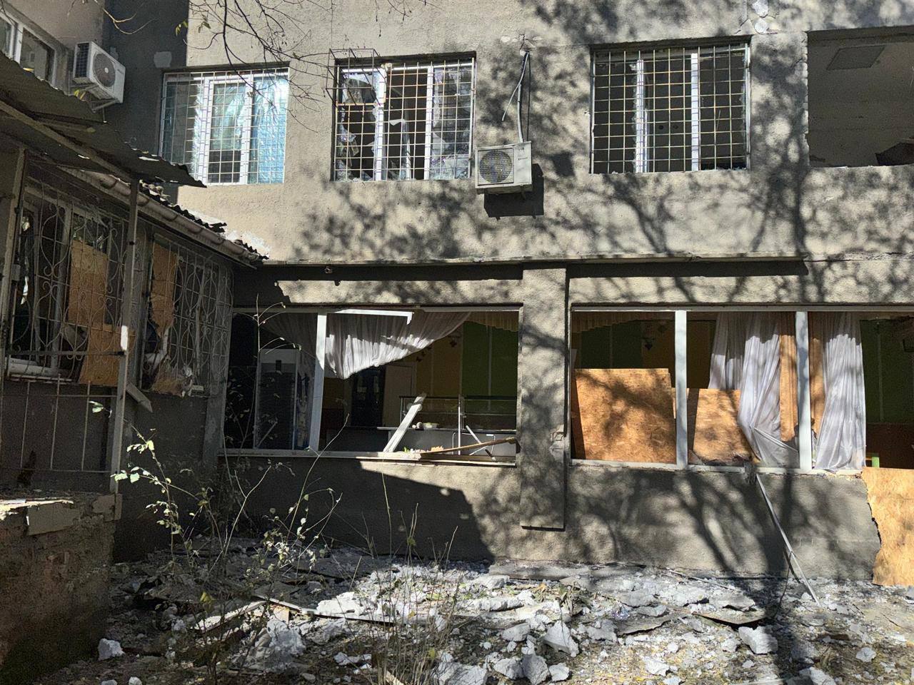 У дитячій лікарні була сотня людей, – Зеленський про удар по Херсону - фото 5