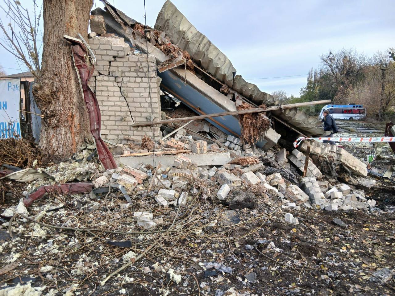 Пошкоджено будинки, авто та підприємства: наслідки атаки ворога на Київщину - фото 2