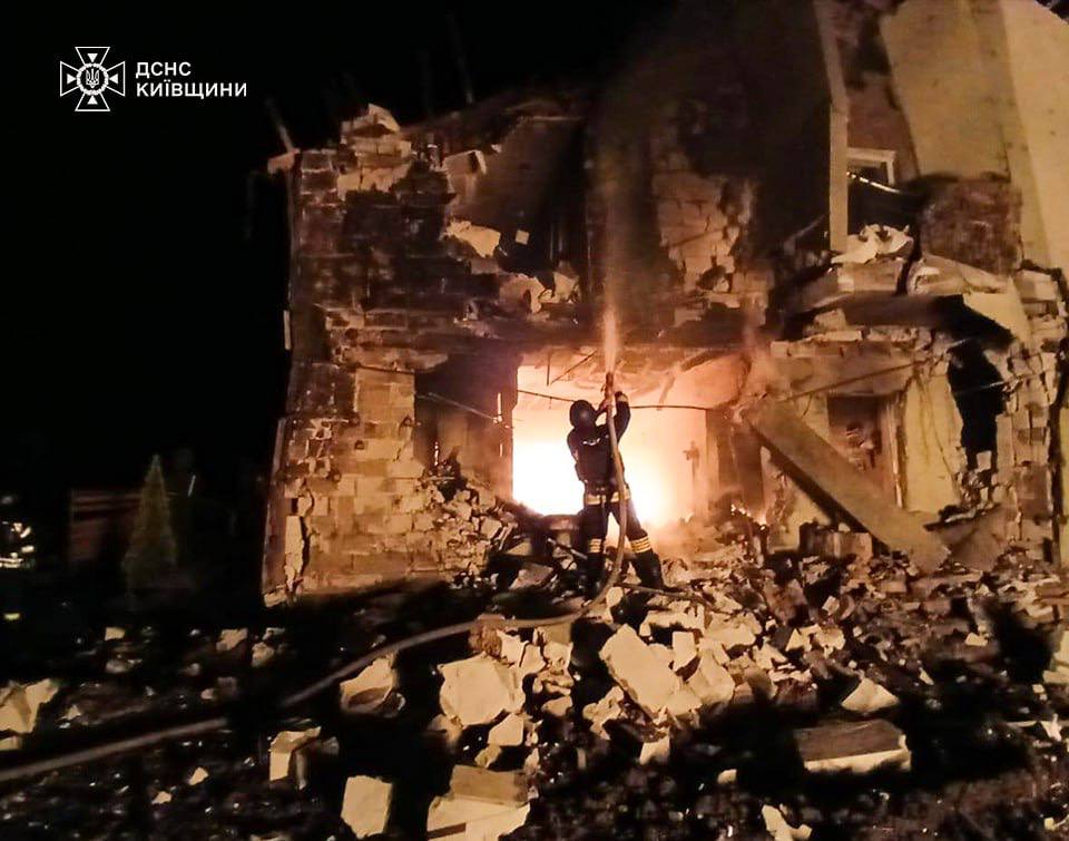 Пошкоджено будинки, авто та підприємства: наслідки атаки ворога на Київщину - фото 7