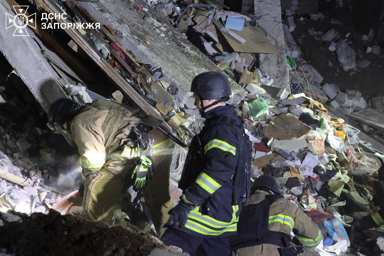 У Запоріжжі внаслідок обстрілу зруйновані будинки, є постраждалі - фото 3