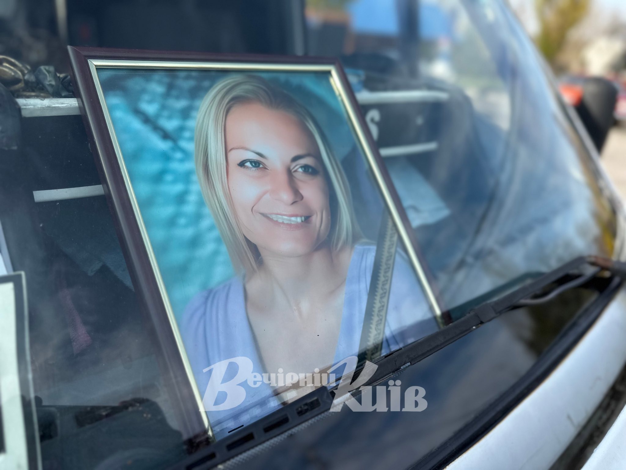 У Києві попрощалися з 19-річною Анастасією Маслій та її мамою Оленою, загиблими від удару рф - фото 4