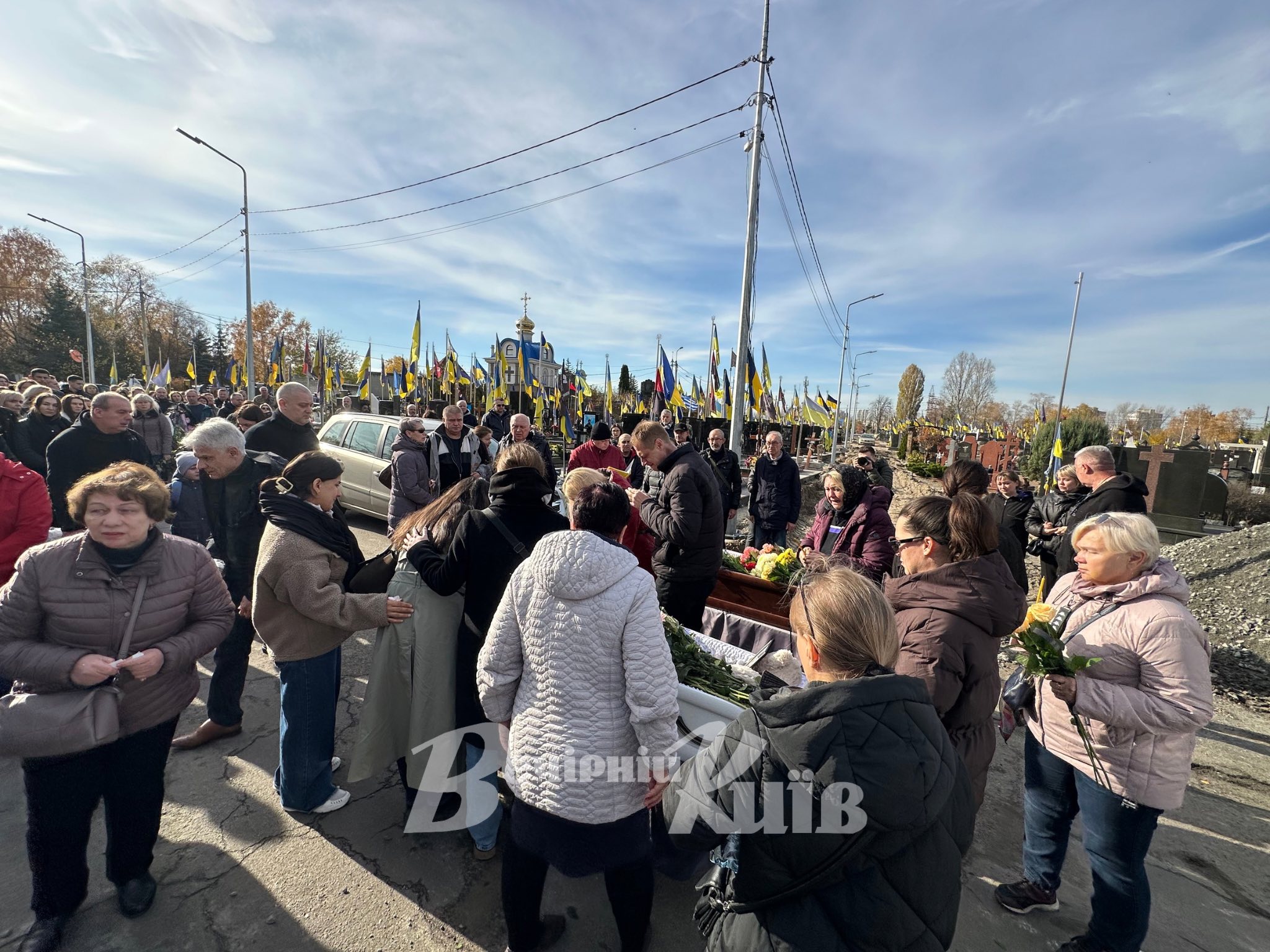 У Києві попрощалися з 19-річною Анастасією Маслій та її мамою Оленою, загиблими від удару рф - фото 2