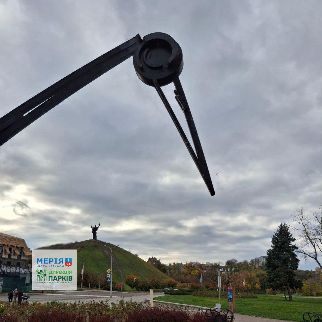 У Долині-троянд вандали відламали голову журавля з арт-композиції