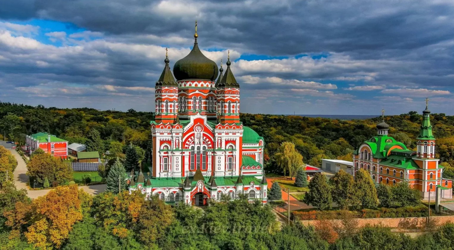 Парк Феофанія у Києві: казкове місце для дітей та дорослих - фото 2