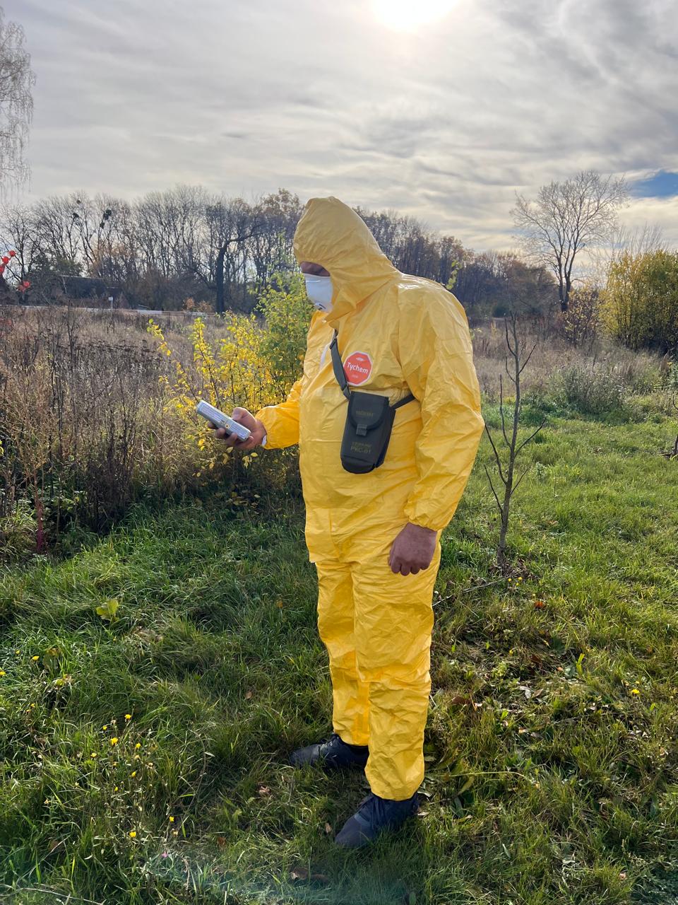 У Ладижині на місці влучання після ворожої атаки провели моніторинг повітря