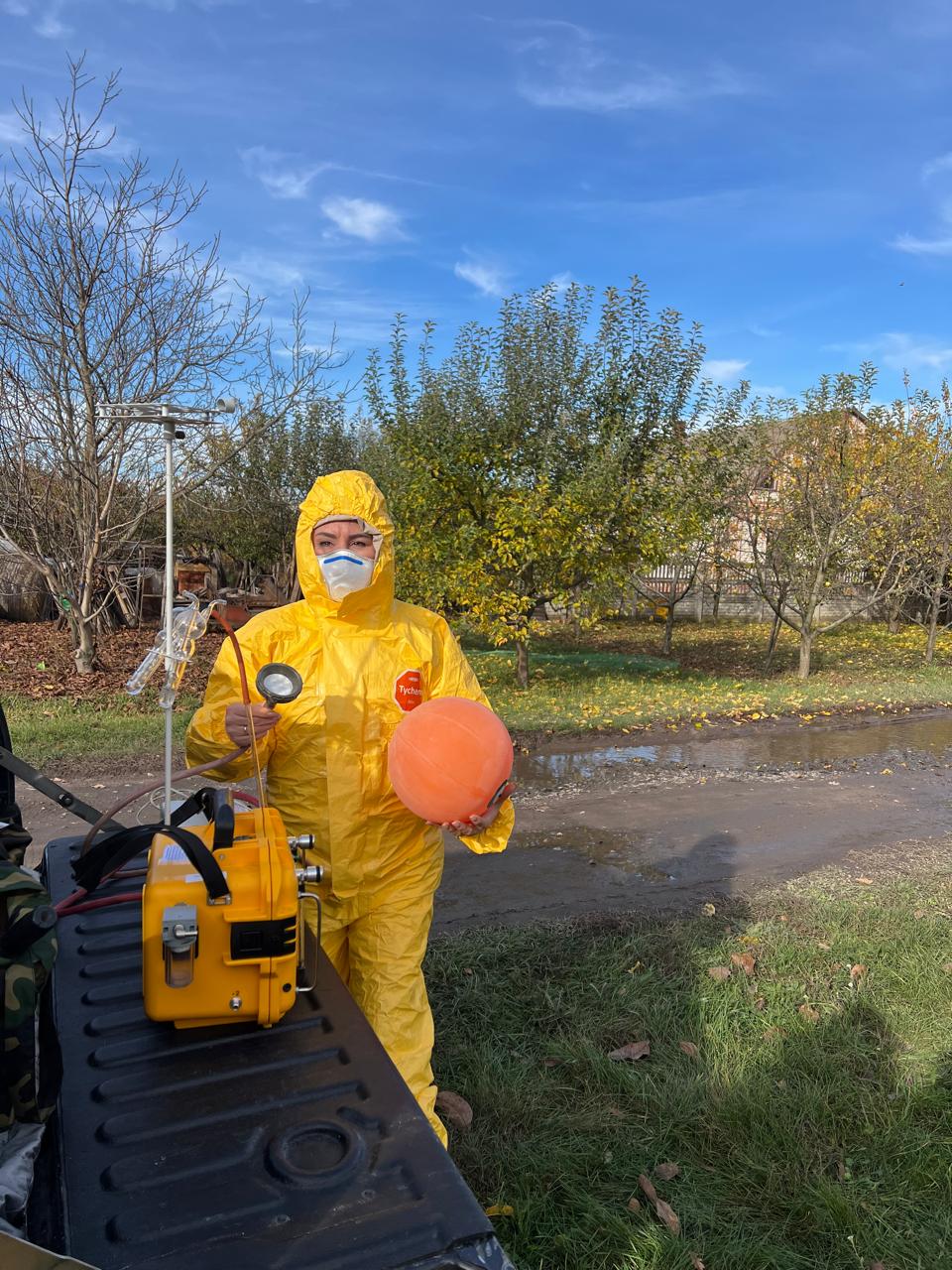 У Ладижині на місці влучання після ворожої атаки провели моніторинг повітря - фото 2