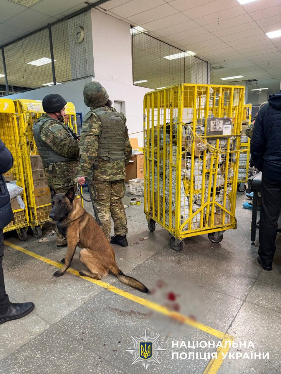 Робив сувеніри з боєприпасів: поліція затримала чоловіка, причетного до вибуху на пошті в Києві - фото 4