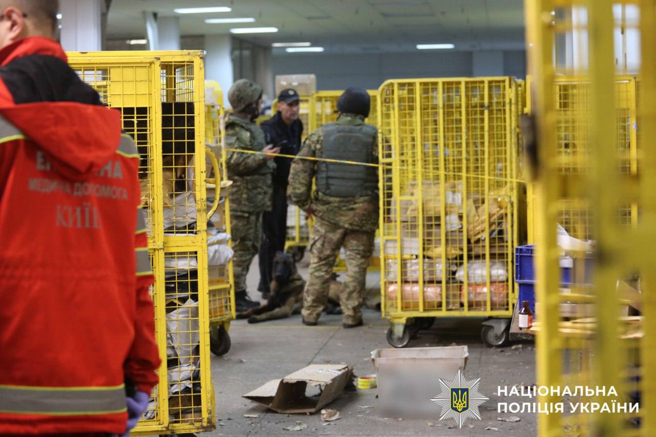 Робив сувеніри з боєприпасів: поліція затримала чоловіка, причетного до вибуху на пошті в Києві - фото 8