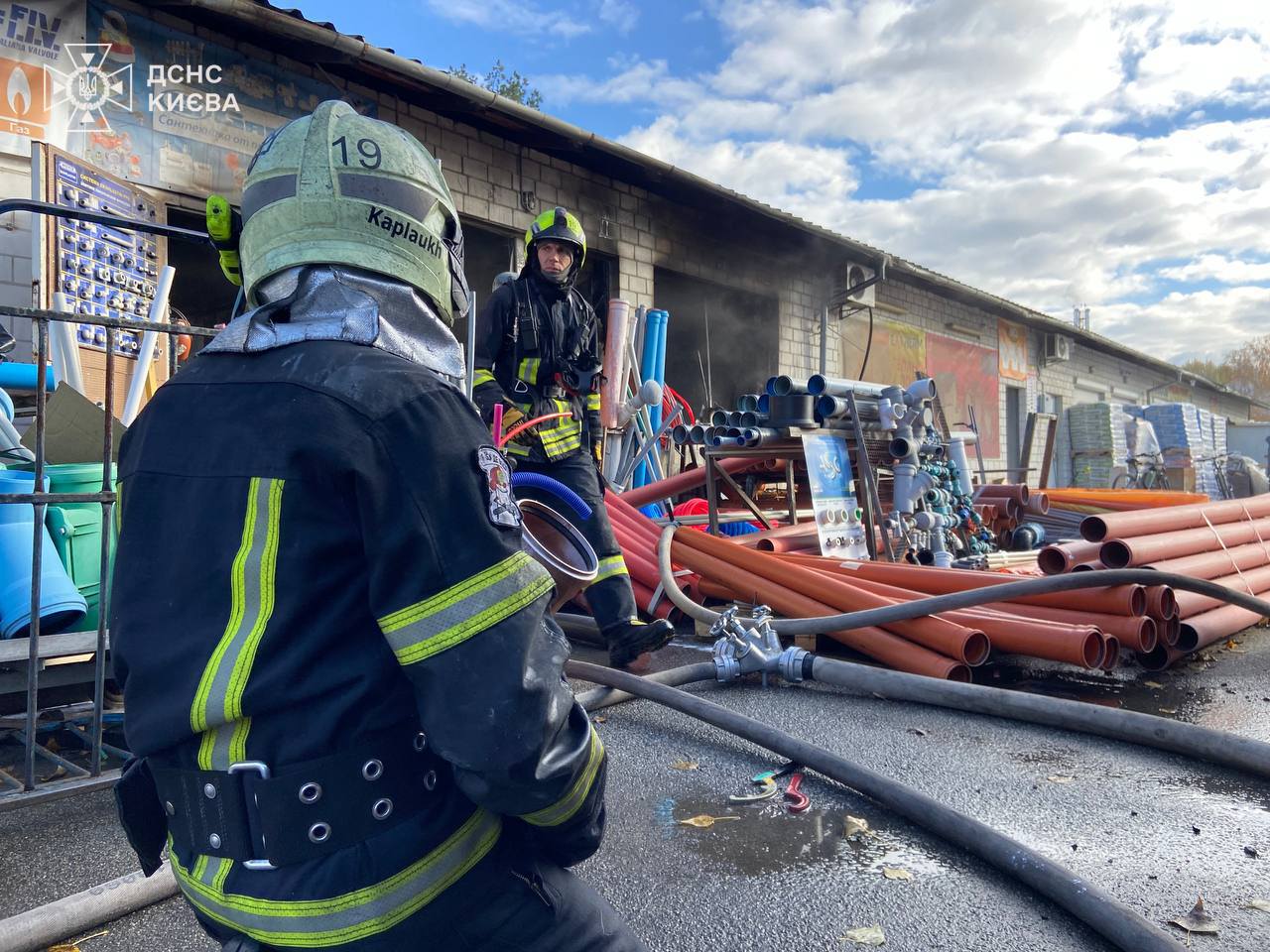 У столиці горів ринок, минулося без жертв