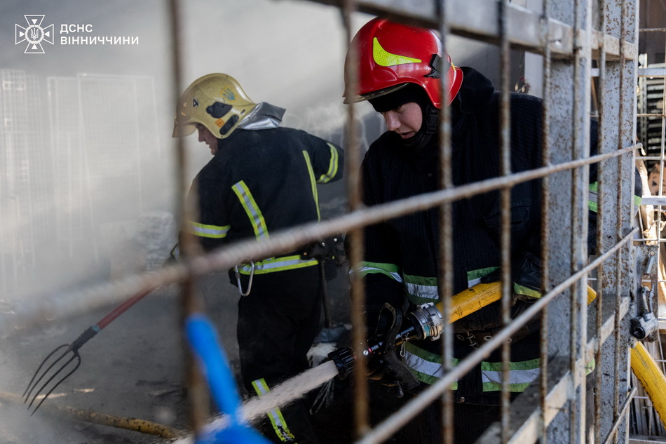 У Вінниці на вулиці Скалецького горів склад - фото 2