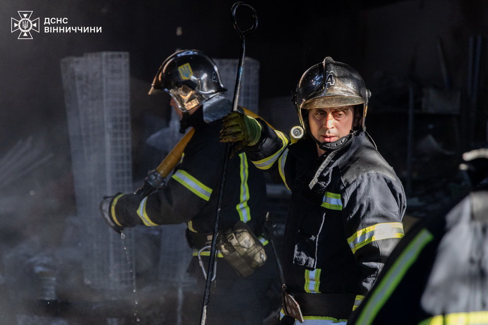 У Вінниці на вулиці Скалецького горів склад - фото 3