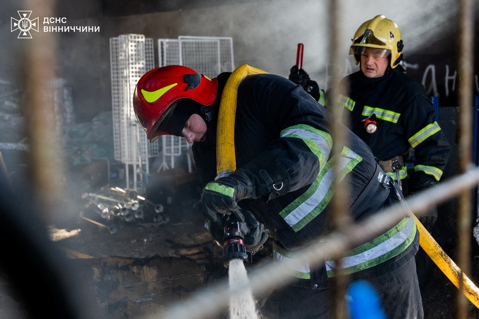 У Вінниці на вулиці Скалецького горів склад - фото 5