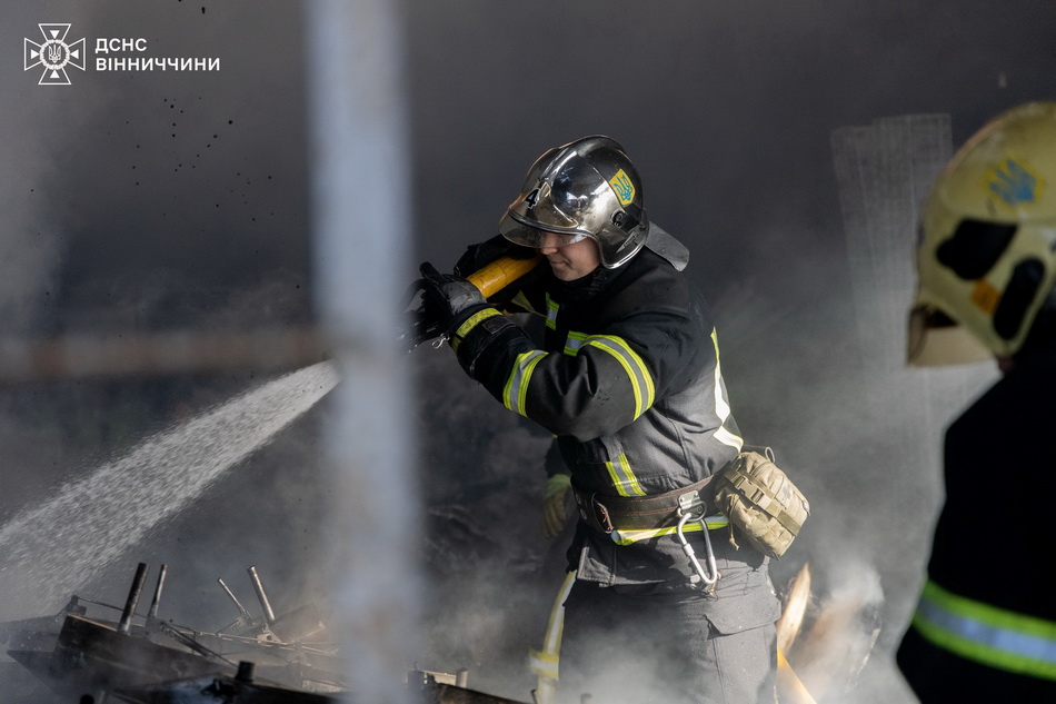 У Вінниці на вулиці Скалецького горів склад - фото 6