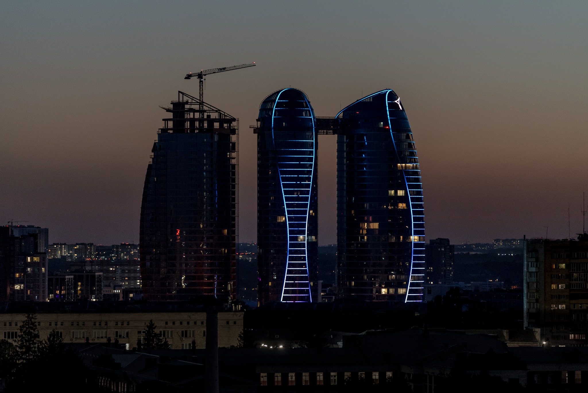 У Києві засвітили другу вежу футуристичного комплексу Taryan Towers
