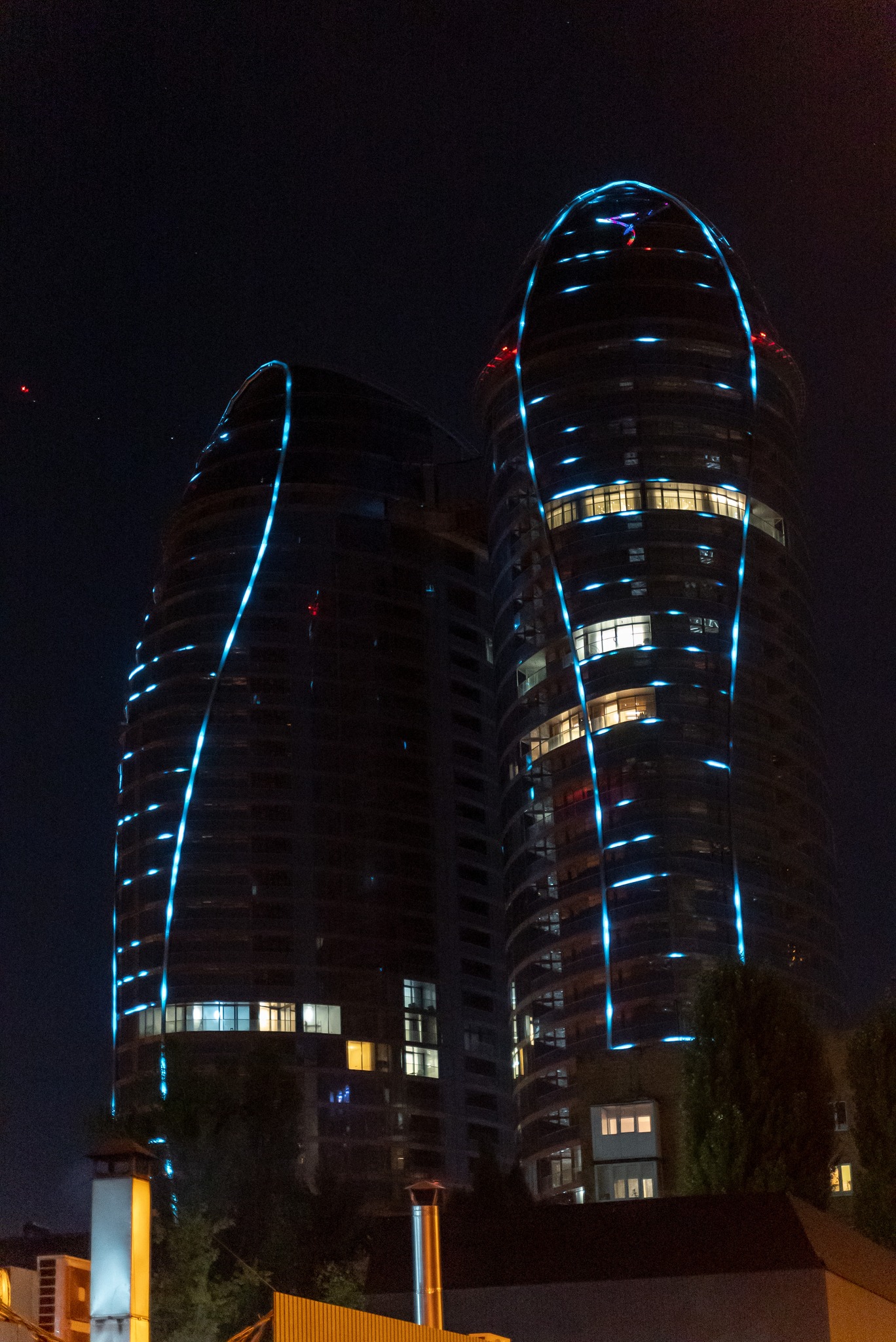 У Києві засвітили другу вежу футуристичного комплексу Taryan Towers - фото 2