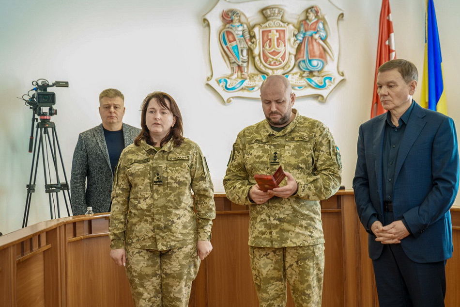 У Вінниці батькам полеглого воїна передали державну нагороду