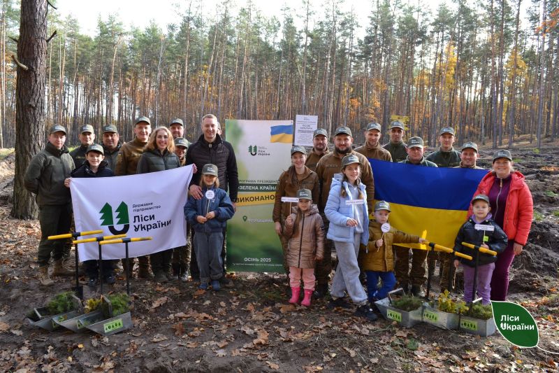 На Черкащині висадили 0,8 га нового лісу - фото 3