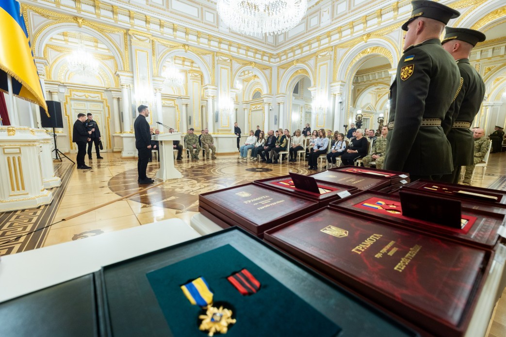 Президент відзначив найвищими державними нагородами українських воїнів - фото 2