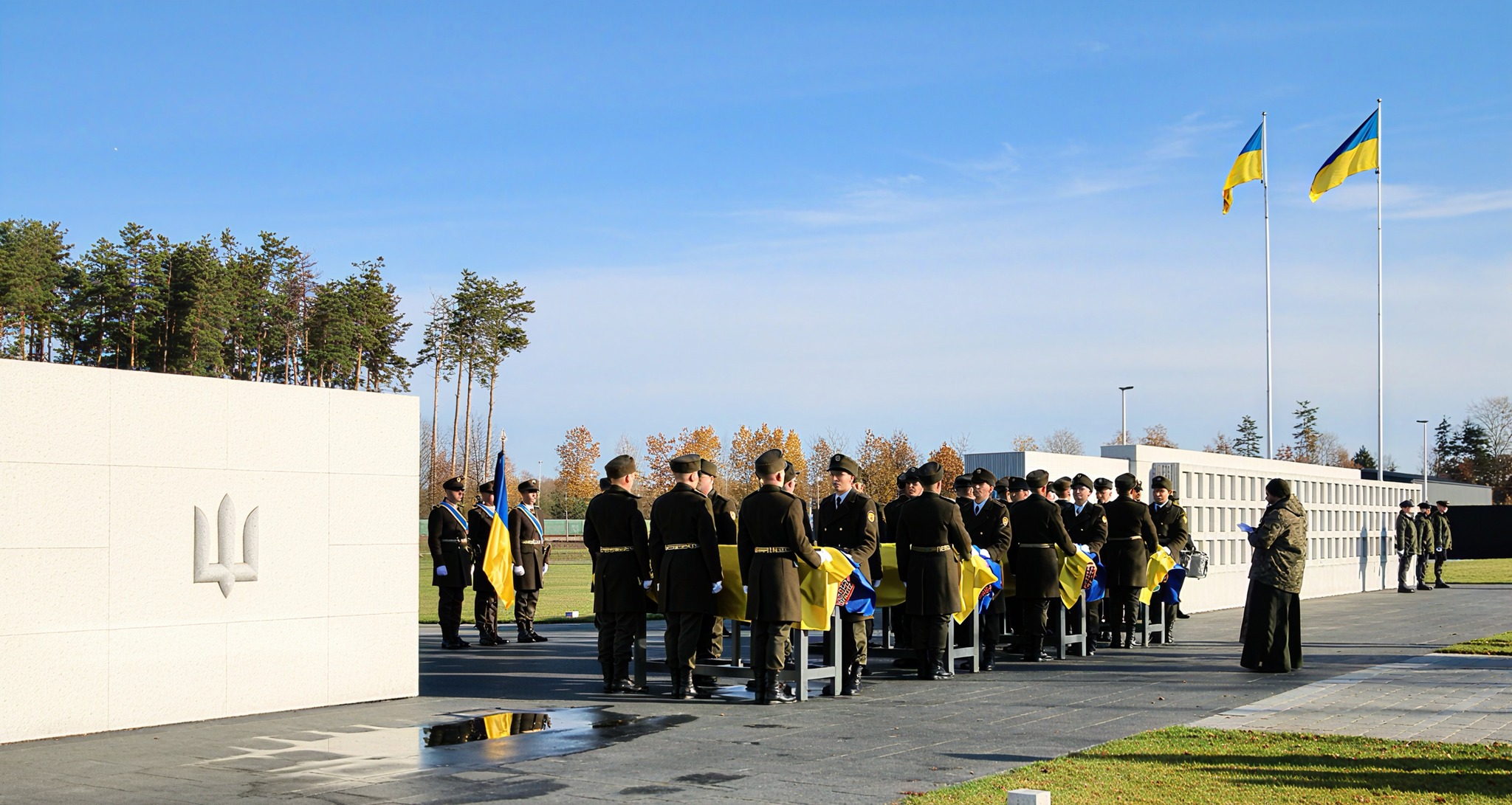 На національному військовому кладовищі поховали ще 11 захисників, чиї імена не встановлені - фото 4